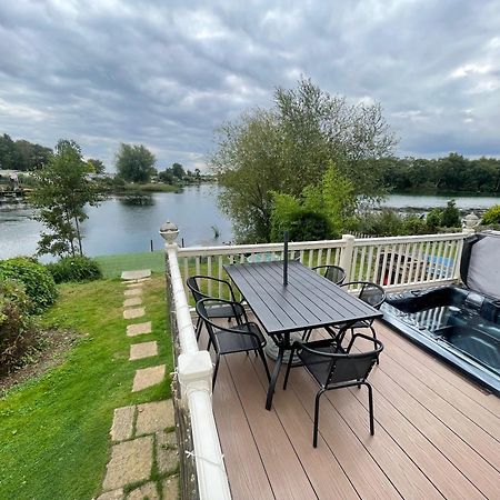 Lakeside Retreat 3 With Hot Tub, Private Fishing Peg Situated At Tattershall Lakes Country Park Eksteriør billede