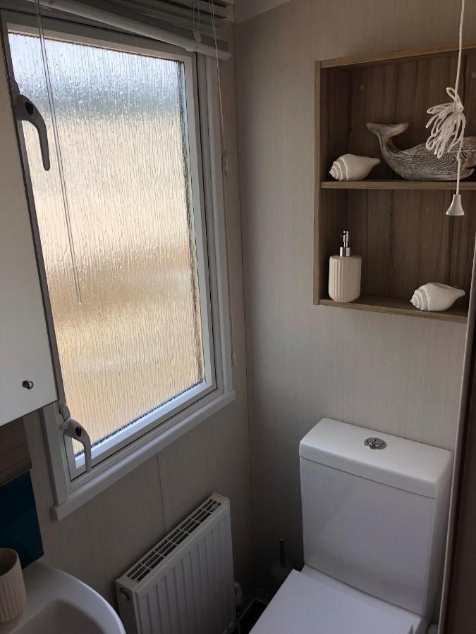 Lakeside Retreat 3 With Hot Tub, Private Fishing Peg Situated At Tattershall Lakes Country Park Eksteriør billede