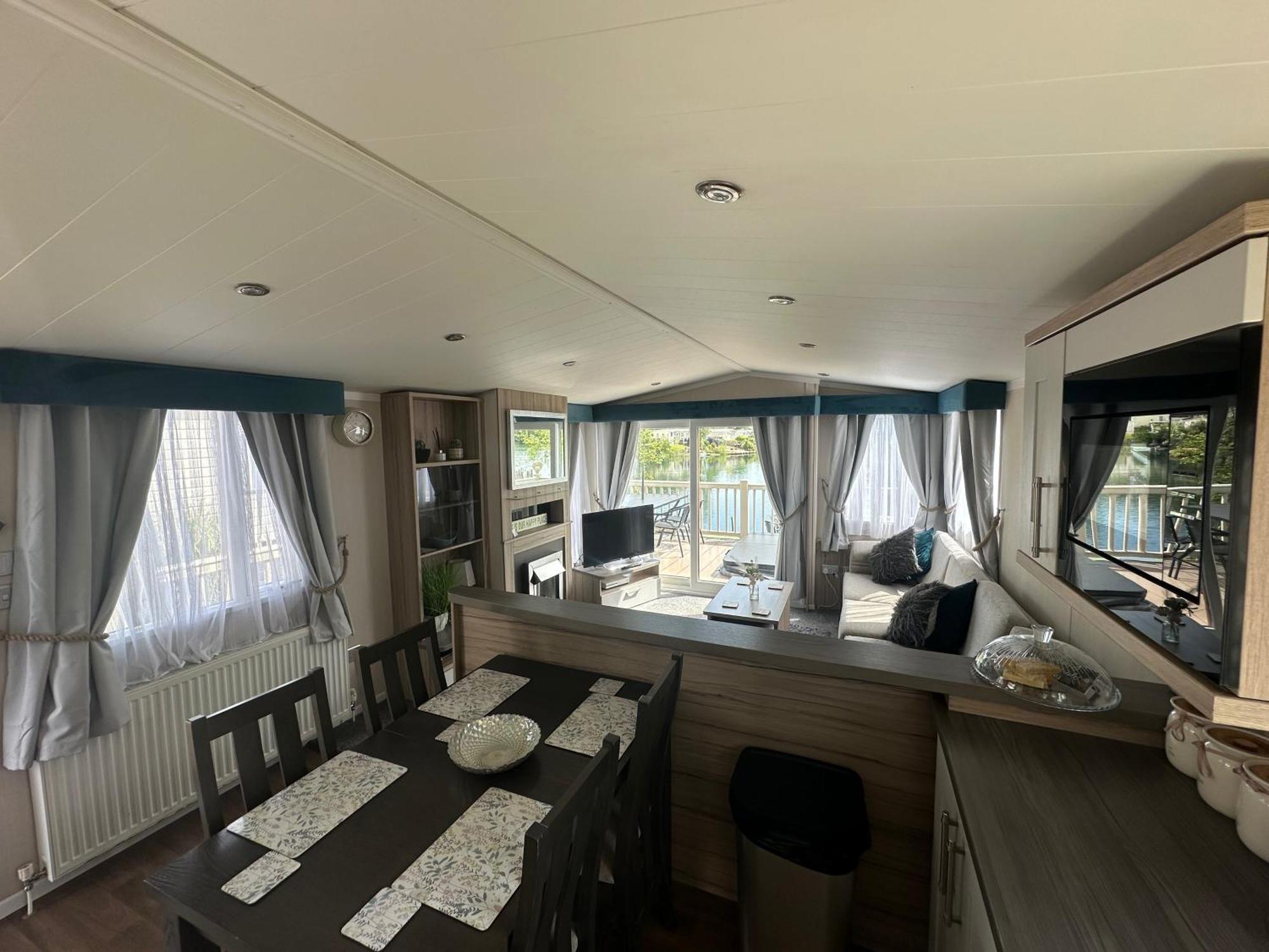 Lakeside Retreat 3 With Hot Tub, Private Fishing Peg Situated At Tattershall Lakes Country Park Eksteriør billede
