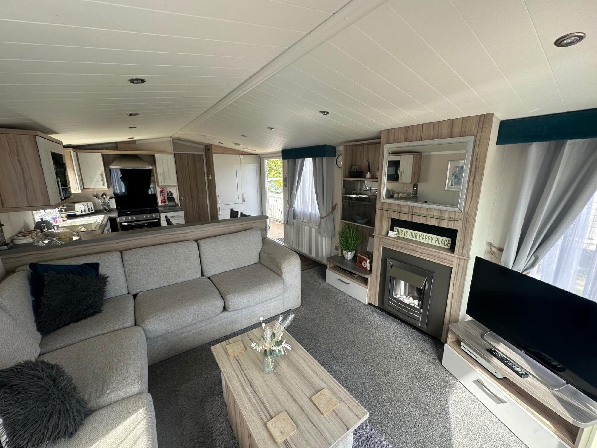 Lakeside Retreat 3 With Hot Tub, Private Fishing Peg Situated At Tattershall Lakes Country Park Eksteriør billede